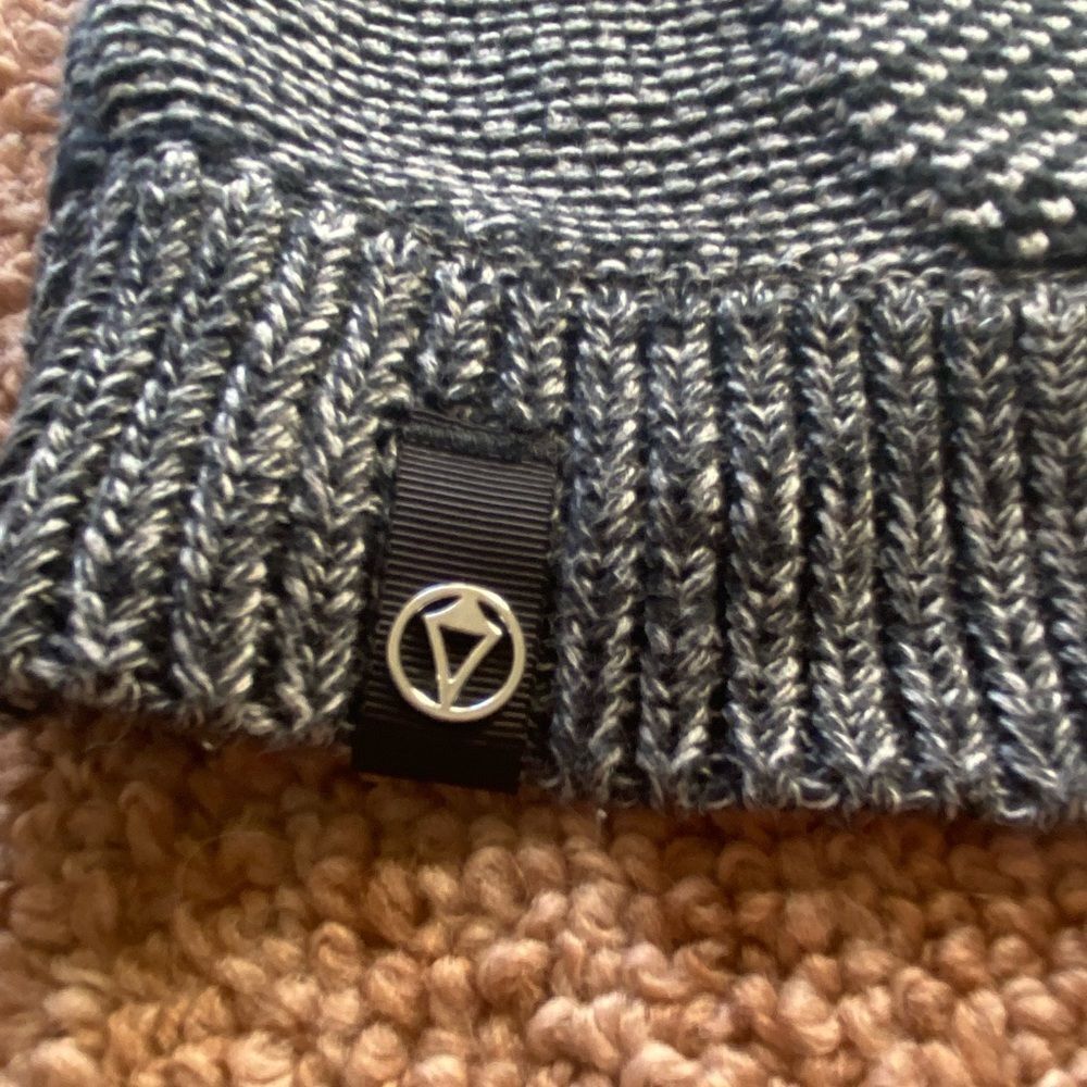 Ivivva by Lululemon Girls To Be Cozy Knit Black Pullover Sweater 10 - Picture 10 of 11